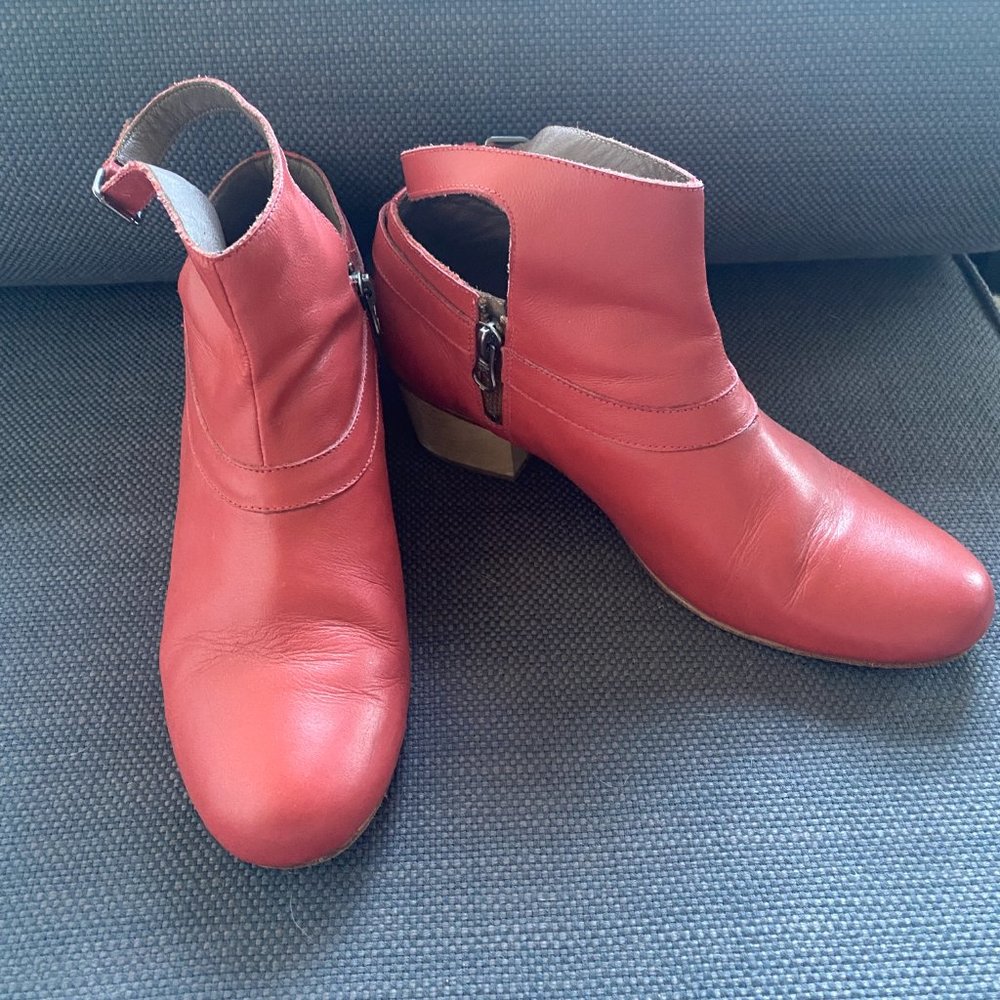 Fortress of Inca Red Boots